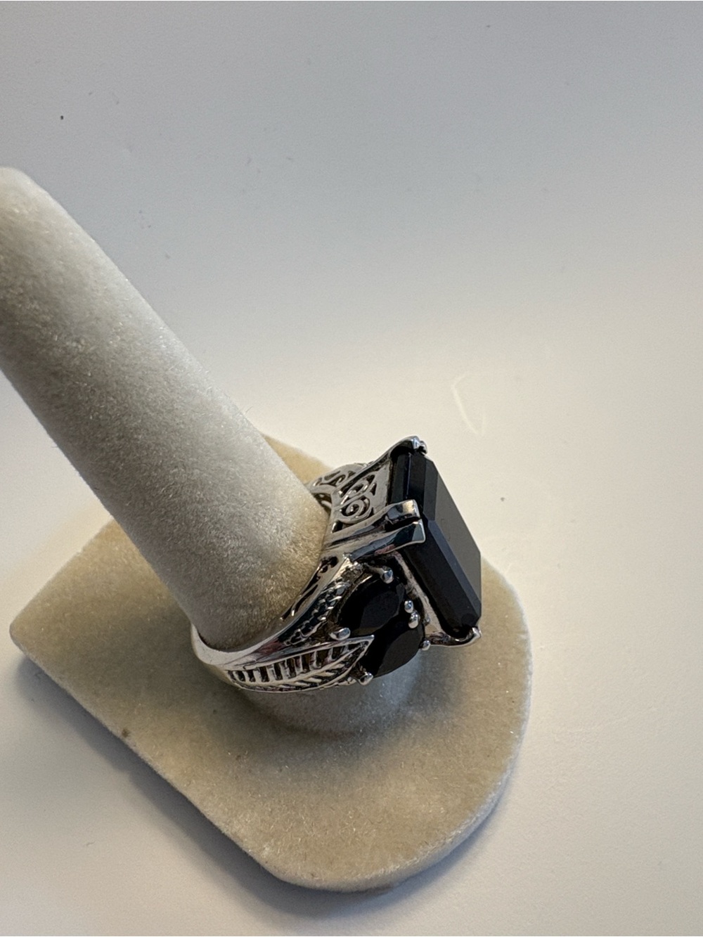 Statement Black Gemstone Cocktail Ring- Sterling Silver . 925 (12 g Size 9) - Picture 5 of 13